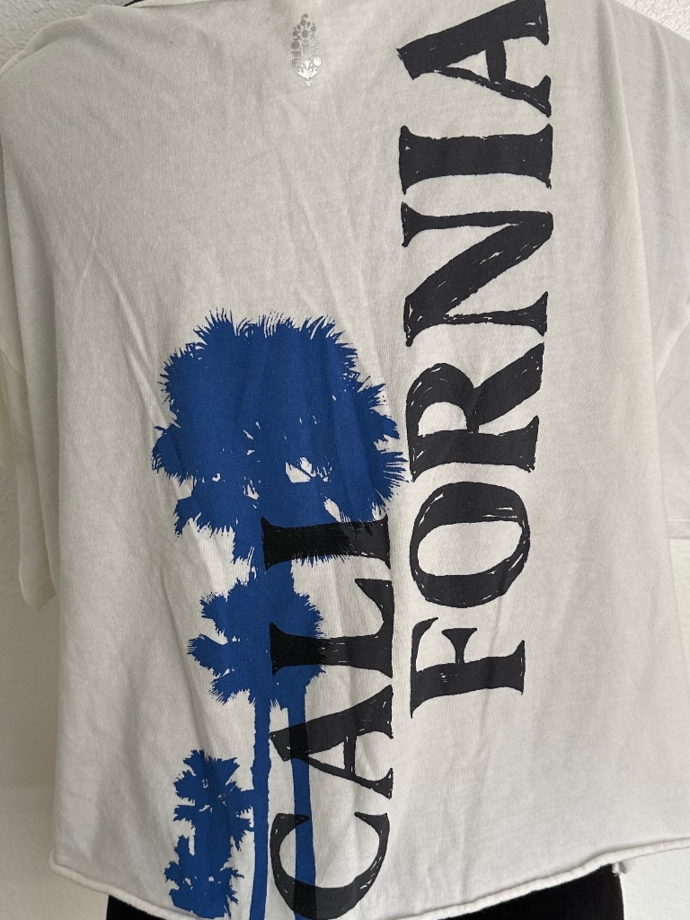 Free People Movement Cropped California Palm Tee. Medium - Picture 2 of 4